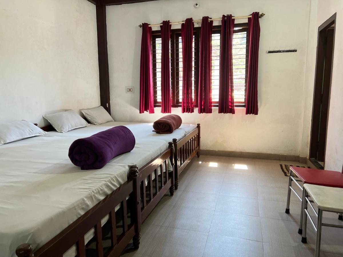 Hotel Caveri Inn Мадикери Экстерьер фото