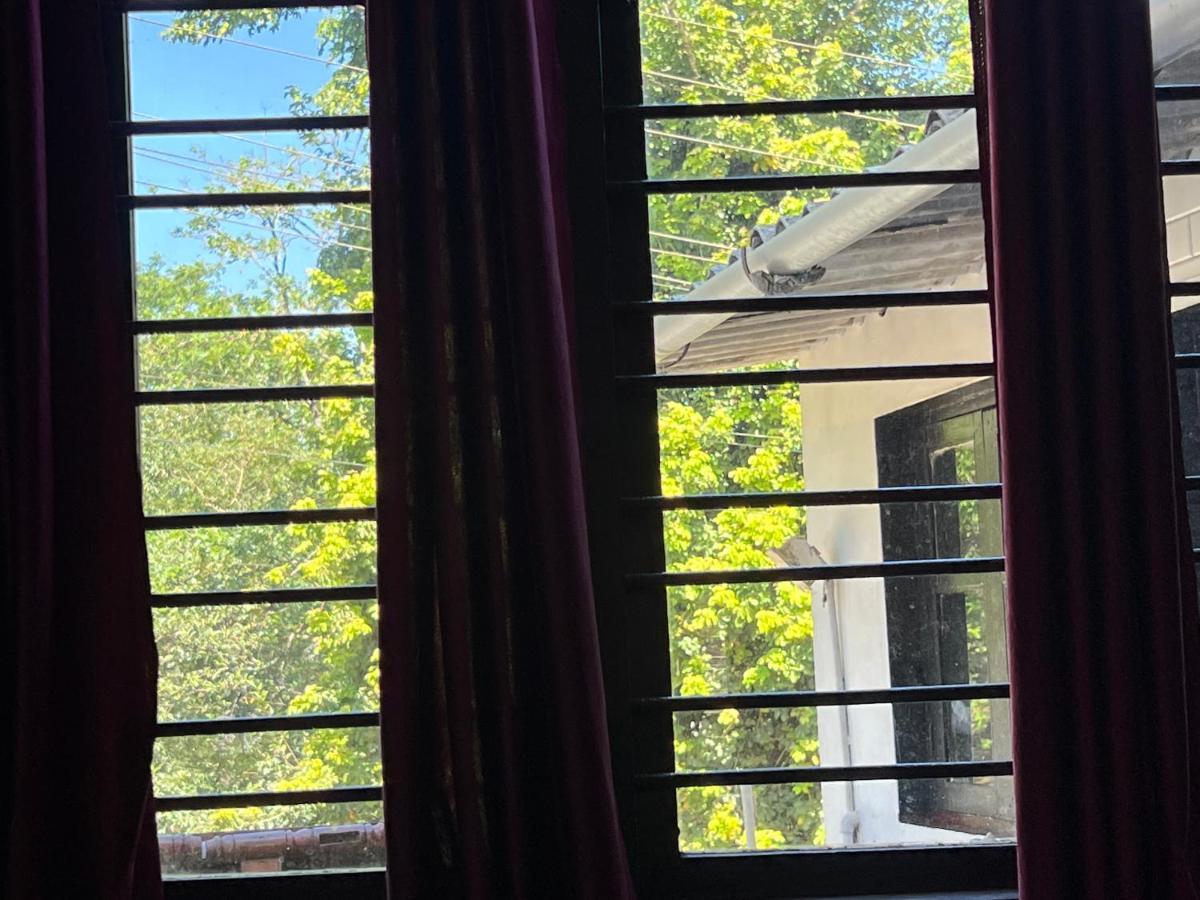 Hotel Caveri Inn Мадикери Экстерьер фото