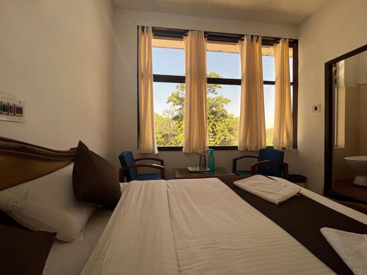 Hotel Caveri Inn Мадикери Экстерьер фото
